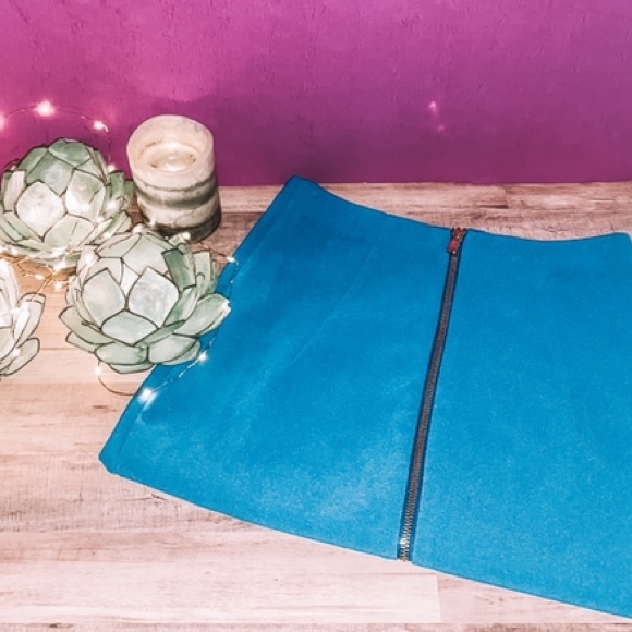 *SOLD* H&M Zippered Skirt - Picture 4 of 9